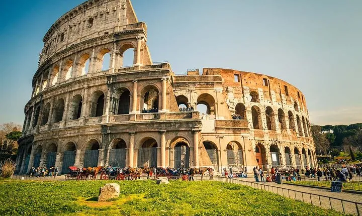 Private tour in Rome with an Electric bike and Local Food 