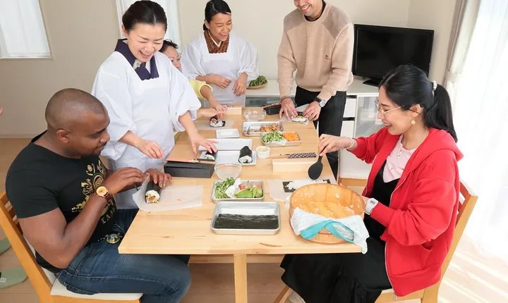 Homemade Sushi and Supermarket Tour in Kamakura