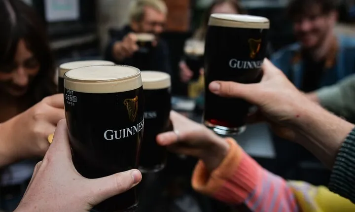 Irish Traditional Pub and History Tour with Expert Local Guide