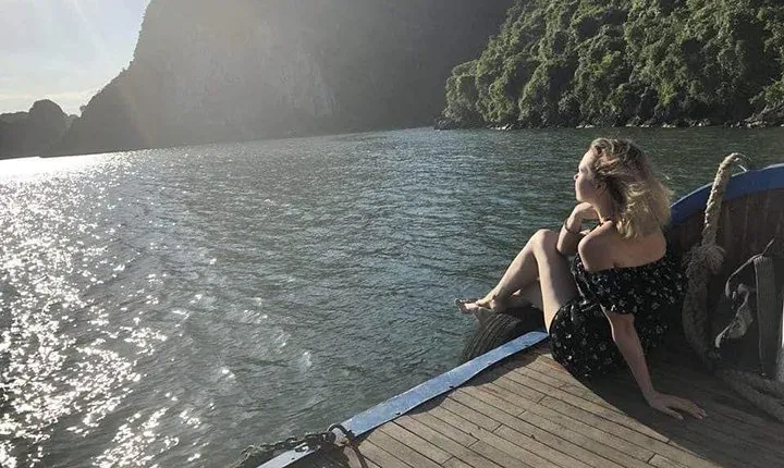 Halong Bay 1 Day Tour with All-Inclusive: Boat, Kayak, Island, Cave and Lunch