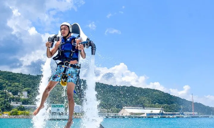 Jetpack an adventure lifetime in Cancun. Extreme aquatic activity. 