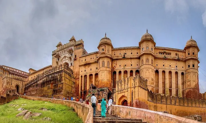 Golden Triangle Tour 3 Nights 4 Days : { Taj Mahal at Sunrise }