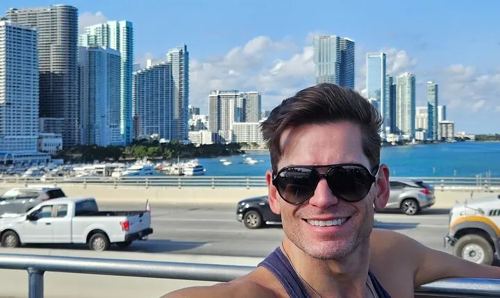 Double Decker Sightseeing Bus Tour of Miami in English & Spanish 
