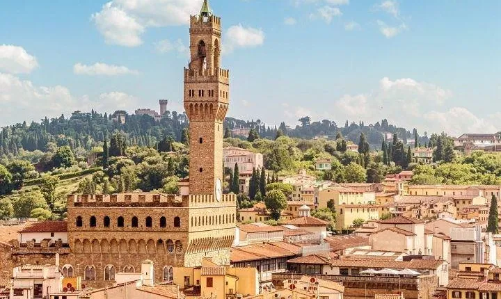 Transfer Rome to Florence with a stop in a Tuscany city