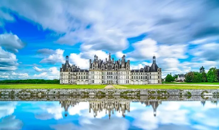 Loire Valley Full-Day Private Guided Tour with Hotel Pickup