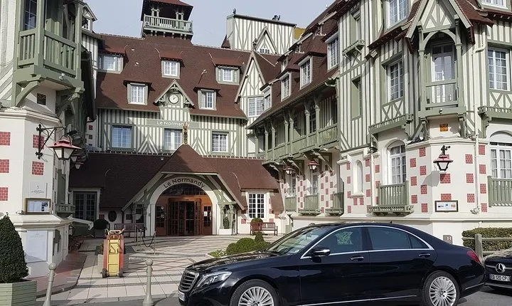 Paris Region Luxury Day in a Chauffeured Mercedes