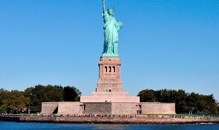 Lower Manhattan Tour with Statue of Liberty View