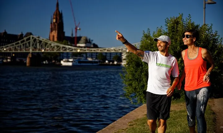 Private guided sightjogging tour through Frankfurt