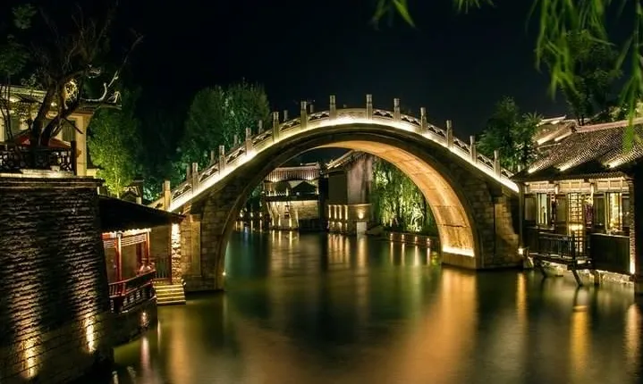 1-Day Private Tour: Simatai Great Wall Hiking and Gubei Water Town Night View