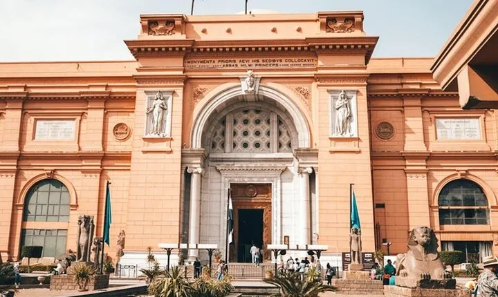 Giza Pyramids and the Egyptian Museum Tour from Alexandria Port 