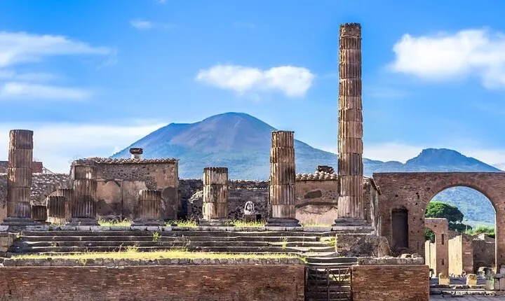 Pompeii and Vesuvius Small Groups from Rome for a Historical Adventure