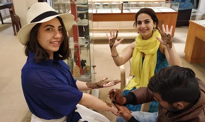 Private Taj Mahal and Henna Tour by Car