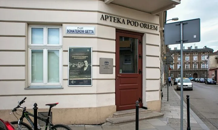 Krakow: Guided Tour of The Schindler's Factory with Jewish Ghetto