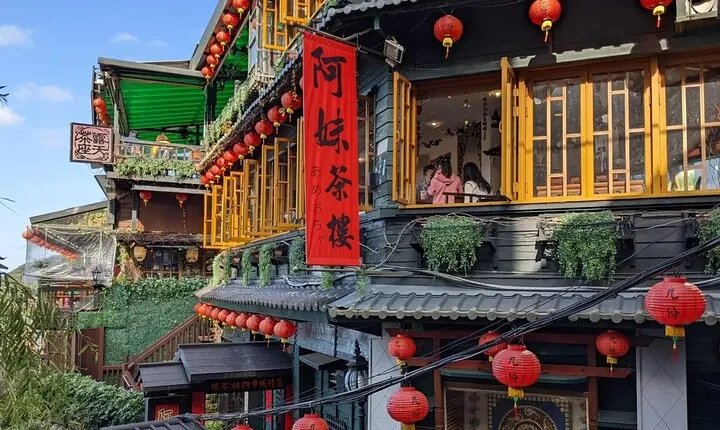 Private Day Trip to Jiufen, Shifen and Yehliu Park