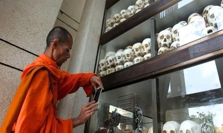 The killing field and Toul Sleng Genocide museum (S21) Tour