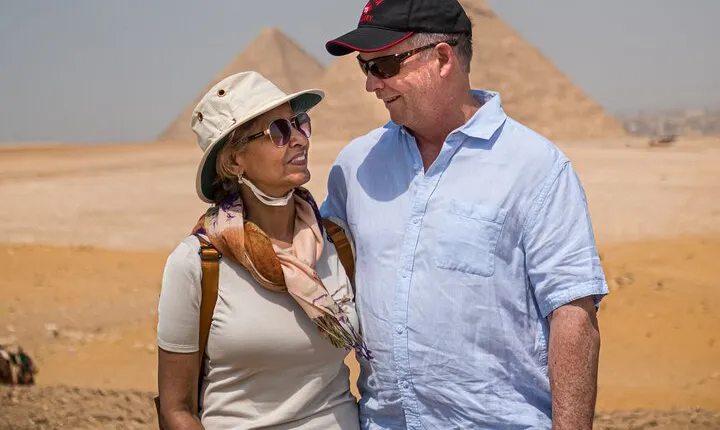 Full-Day Private Tour to Giza Pyramids, Sphinx, Memphis & Saqqara