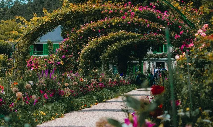 Giverny Gems: Exclusive Guided Walking Tour