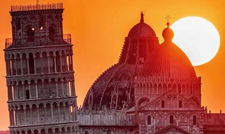 PRIVATE Full-Day Tour around Pisa and Lucca from Florence