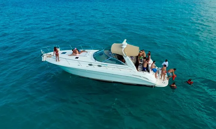 Premium Miami Yacht Tour Experience: Captain, Champagne & Party!