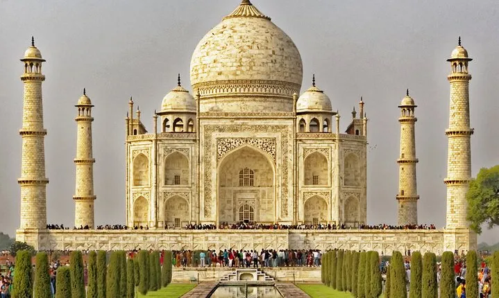 Private Same Day Abhaneri Stepwell and Taj Mahal Tour from Jaipur