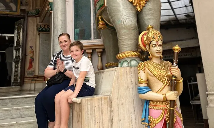 Private Mumbai City & Bollywood Studio Guided Tour with Transport