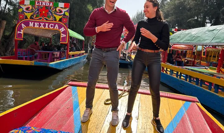 Xochimilco Fiesta with drinks and tacos without traps for tourists