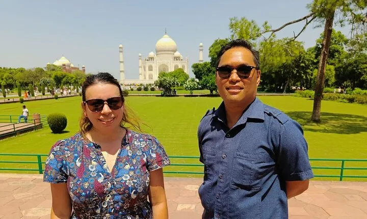Agra: Skip the Line Taj Mahal and Agra Fort Private Tour