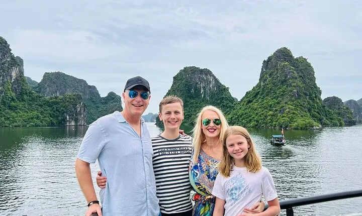 From Hanoi: Ha Long Bay Day Trip on Luxury Cruise & Buffet Lunch
