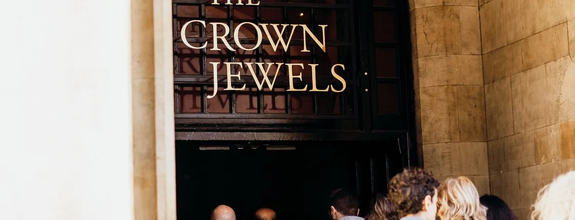 Tower of London guided tour with Thames river cruise