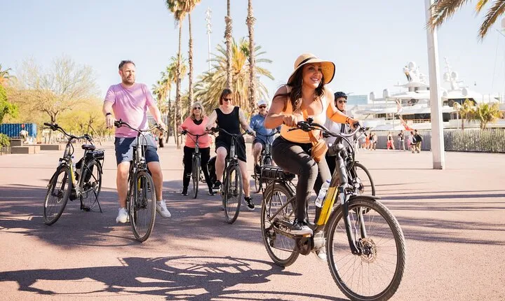 Barcelona Bike tour, Gaudí houses or beach bike tour