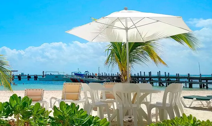 Full day tour in a Beach Club in the Riviera Maya. Transport included