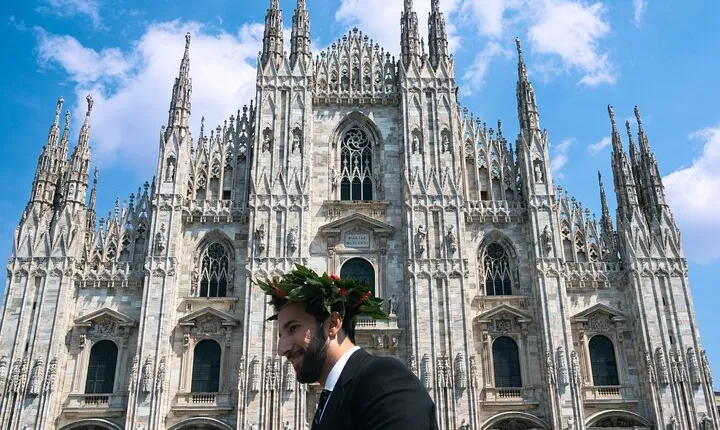 Private Milan Street Photography Walking Tour with an Artist