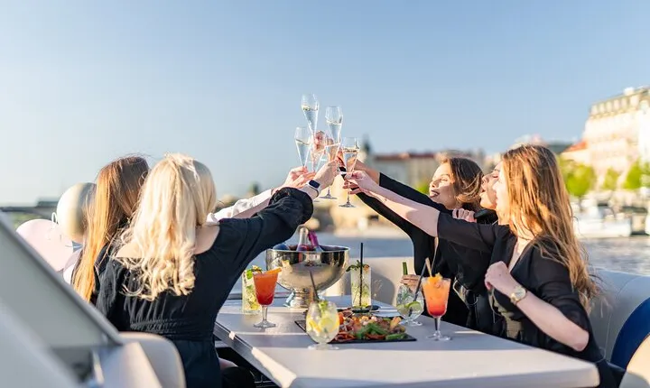 VIP Prague YachtBoat PONTOON Experience: All-You-Can-Drink