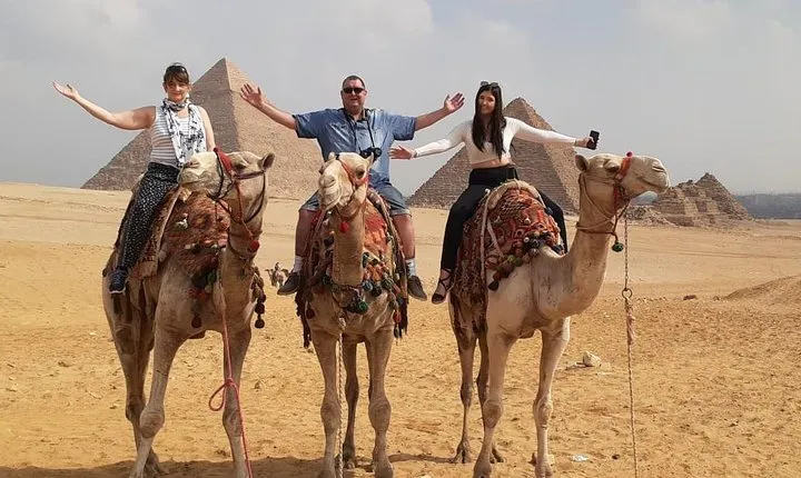 8-Hour Private Guided Tour to Giza Pyramids Memphis and Saqqara from Cairo
