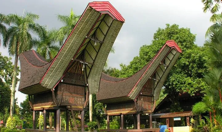 Jakarta: Miniature Park, National Museum & Traditional House Tour
