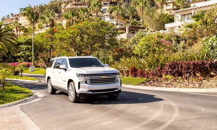 Private SUV Round-Trip from Airport to Hotels in the Corridor