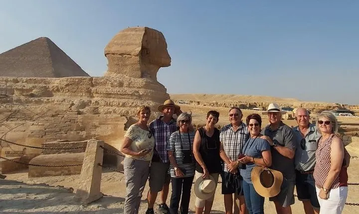 Lite Tour Cairo - Pyramids and The Egyptian Museum 