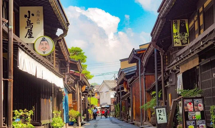 Kanazawa to Shirakawago to Takayama: English Speaking Driver Only