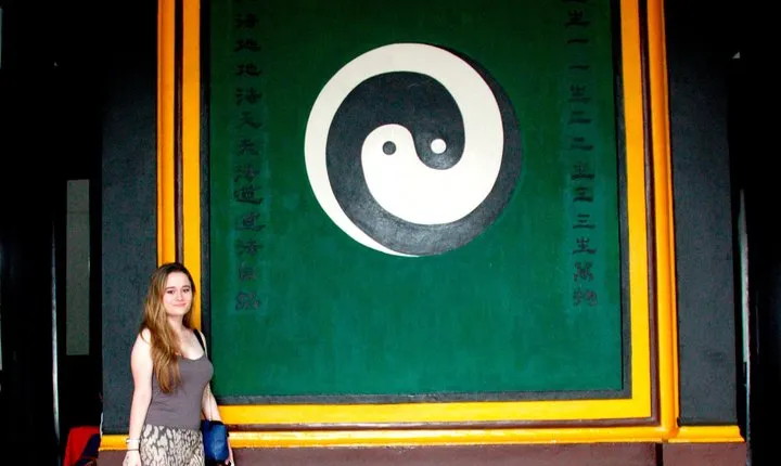 Half Day City Walk to Experience Chinese Taoism and Tibetan Culture