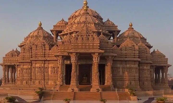 Private Evening Tour to Akshardham Temple with Light and Sound Show
