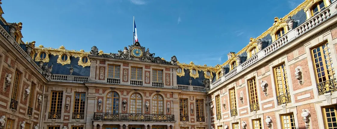 Palace of Versailles and the Trianon with transportation from Paris
