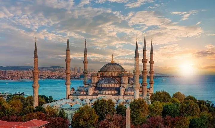 Imperial Istanbul Half-Day Tour: Hagia Sophia, Basillica Cistern and Grand Bazaar