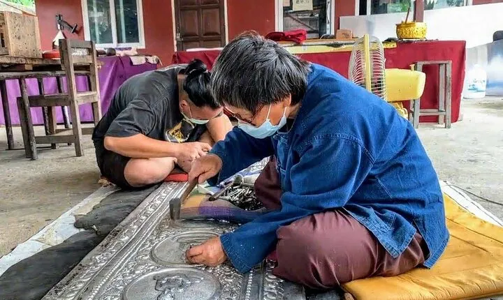 Talk to Buddhist monk & craft work in temple
