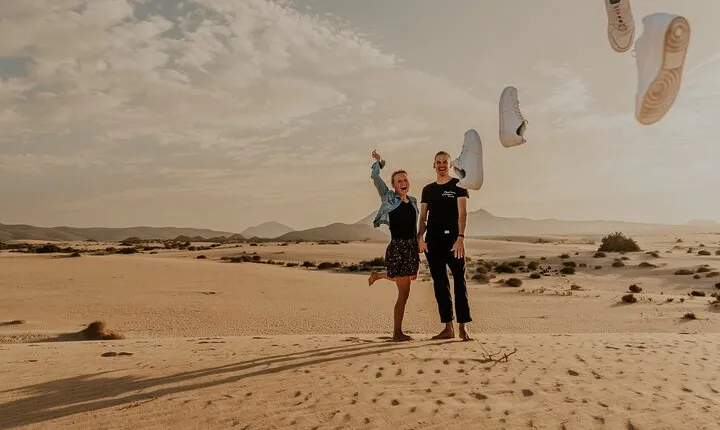 Romantic and fun couple shooting in Corralejo: capture your love!