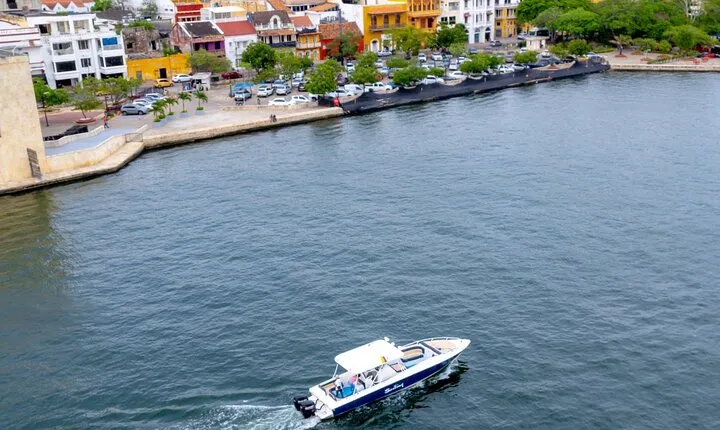 Sports Boat Rental Cap. 11 People for the Islands