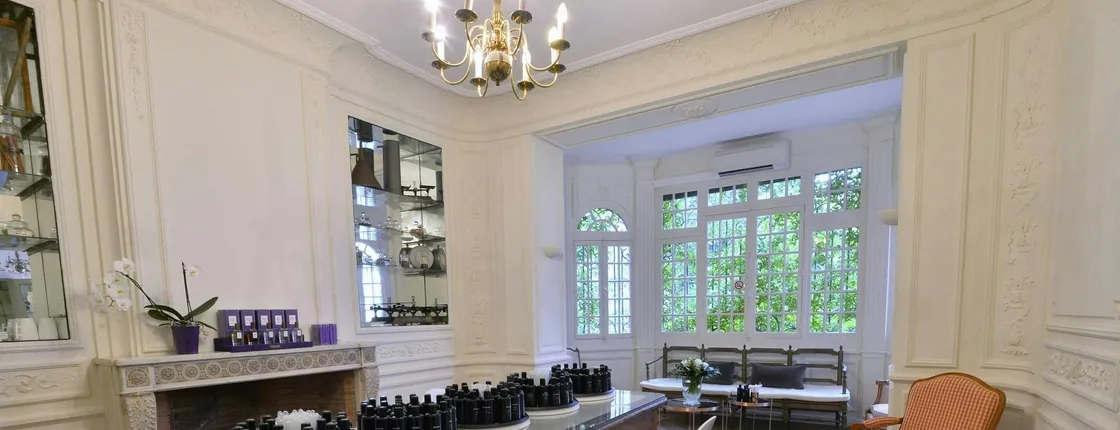 Private perfume workshop in Grasse Bastide