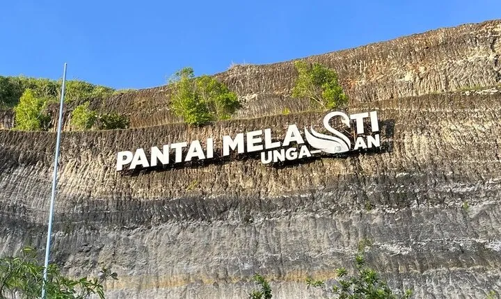 Private Beach Tour with Jimbaran Seafood