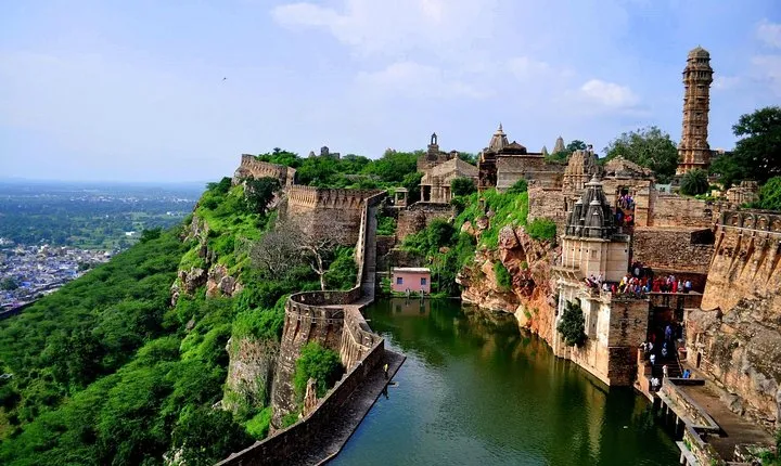 Guided Chittorgarh Fort From Udaipur With Drop At Jaipur