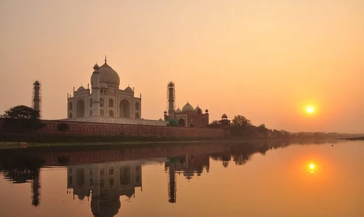 Private Taj Mahal Sunrise Half-Day Trip from Agra