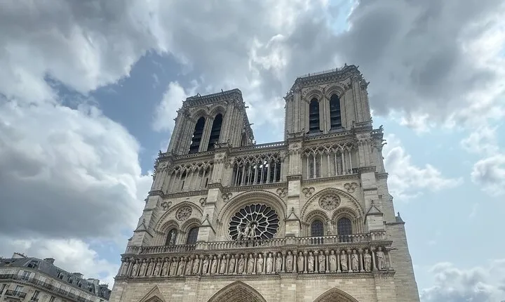 Notredame Exterior Tour with free entry option